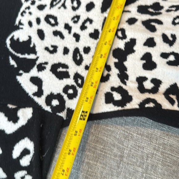 Torrid black hooded sweater with leopard - Picture 10 of 13